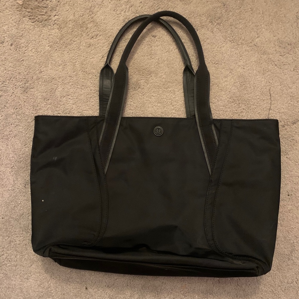 Lululemon out of range tote